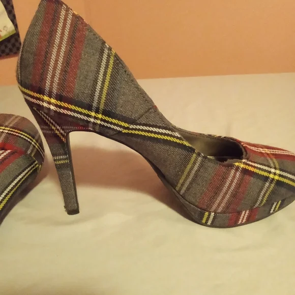 Fioni Plaid 4 inch Heels size 7 - Picture 2 of 7